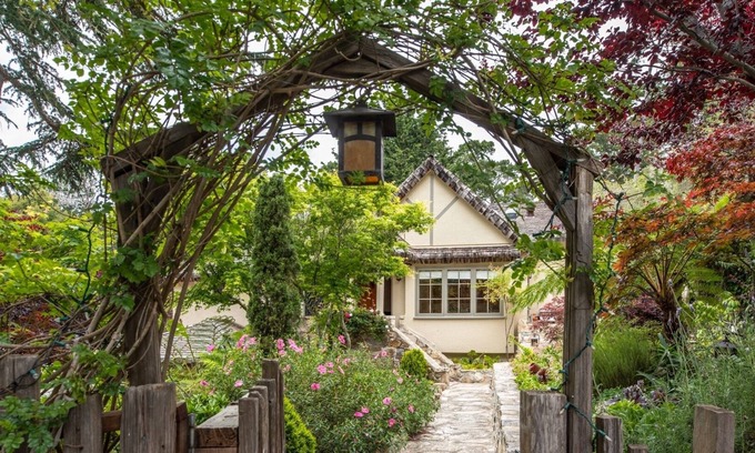 Northwest Carmel House | 3770 Stone's Throw 3 Bedroom Home by Redawning