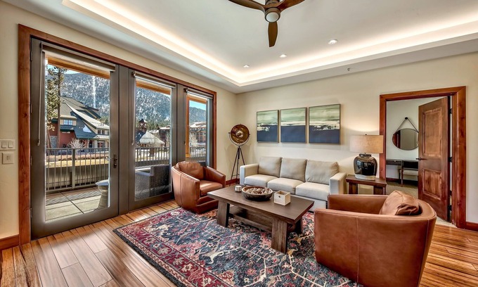 Lakeside Park Condo | Luxury Three Bedroom Residence steps from Heavenly Village Book 7 Nights for 10% Off by RedAwning