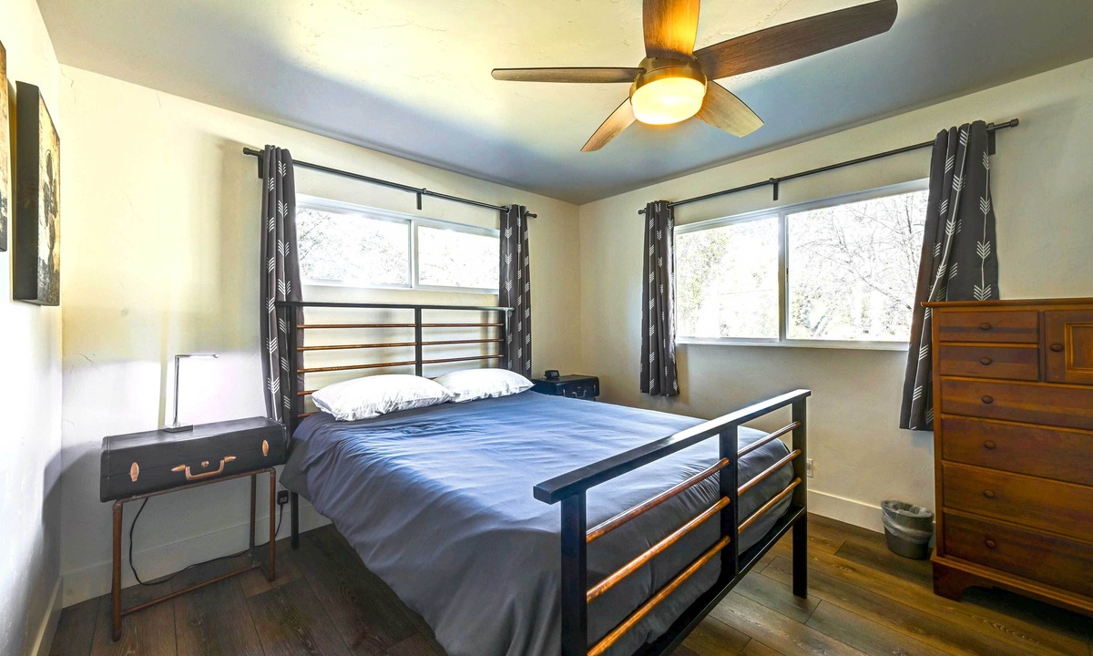 Oakhurst Cottage | Dog-friendly Oakhurst Home: Walk to Downtown!