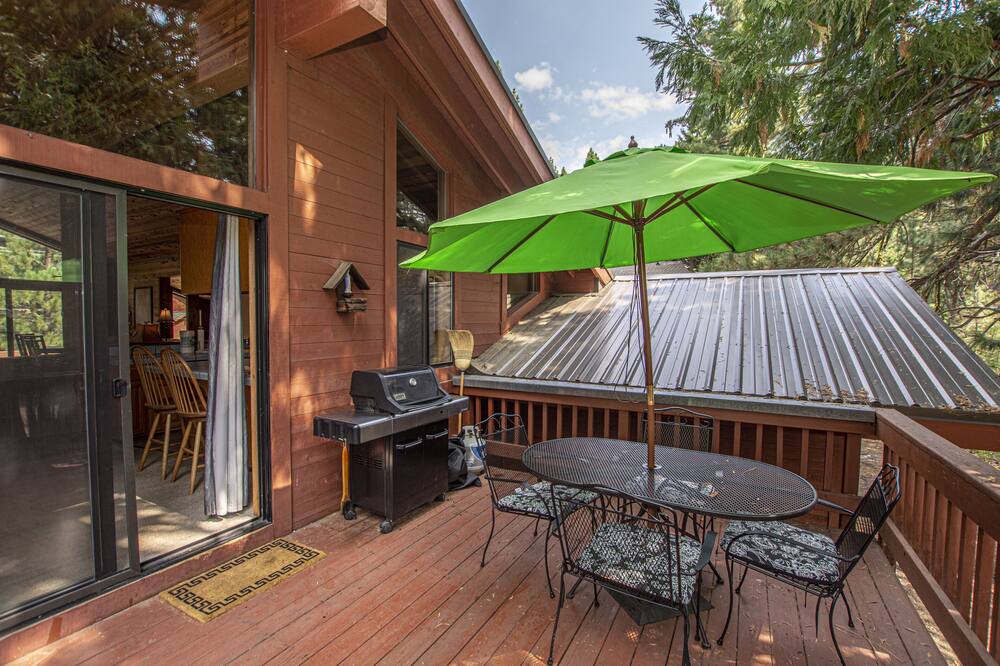 Lake Forest House | Vance: Sunny and Spacious Dollar Point Home