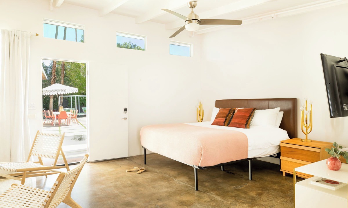 Tahquitz River Estates Cottage | 5 Rooms, Sleeps 14 Boutique Hotel, Pool+hottub The Wesley Agave by Avantstay