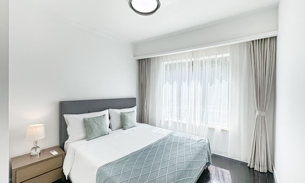 Downtown Shanghai Apartment | Tyms 3BR 2BA Apt West NanjingRD Line2 14