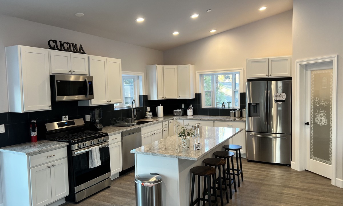 Rancho Bijou House | Terrific brand new 4-bedroom house with WiFi in South Lake Tahoe