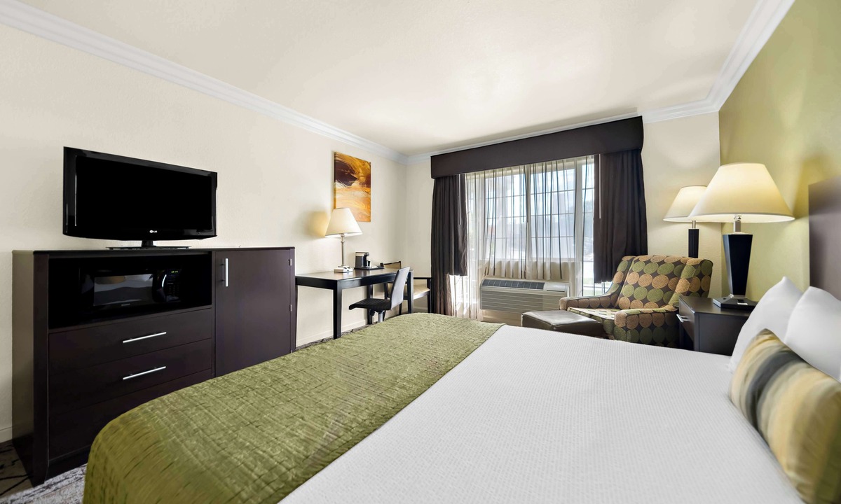 Los Banos Hotel | Best Western Executive Inn