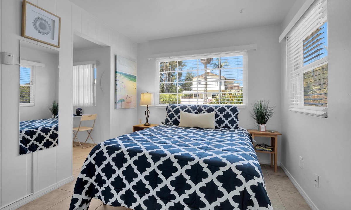 Pacific Beach Apartment | Pacific Beach #1971 Studio, Cozy & Hip 3 Blocks to bay, 1 mile to Beach 🏖