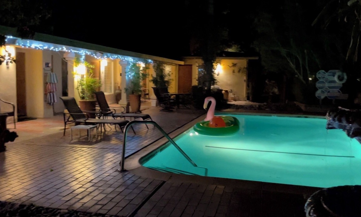 Historic Tennis Club Apartment | Room 7️⃣ Studio in a charming boutique hotel, by the pool in downtown PS 🌼