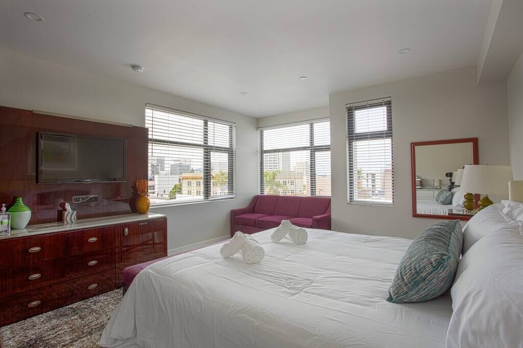 Bankers Hill Apartment | Downtown View 4 Sleepers Studio- Great for Getaway