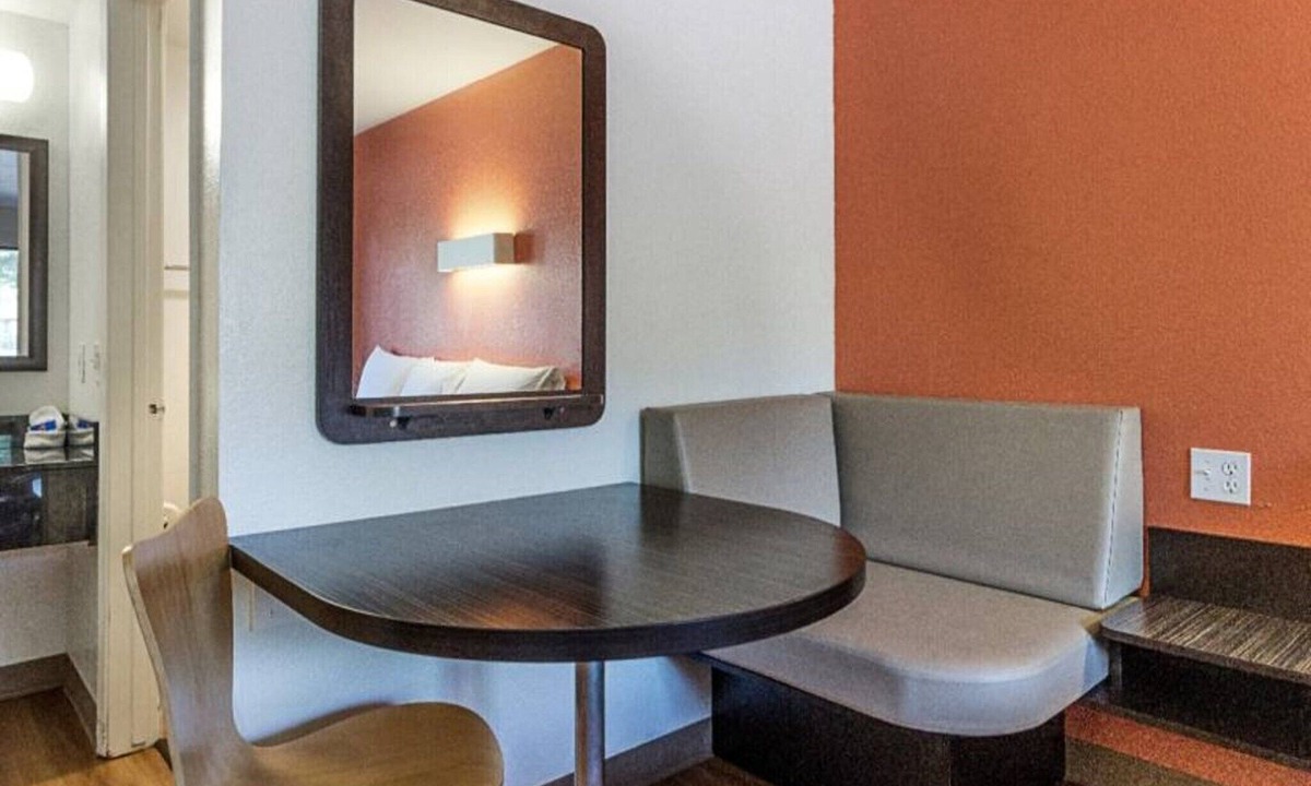 Fresno Apartment | 1 King Bed | Smoking, Micfridge