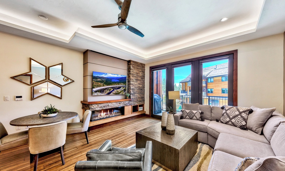 Lakeside Park Condo | Zalanta #214 Modern 2BR Near Gondola