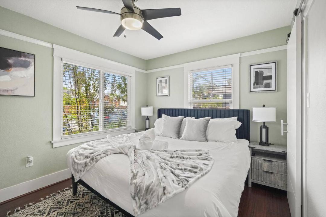 Belmont Heights House | Fire pit, Game Room & BBQ - Family-Friendly Home