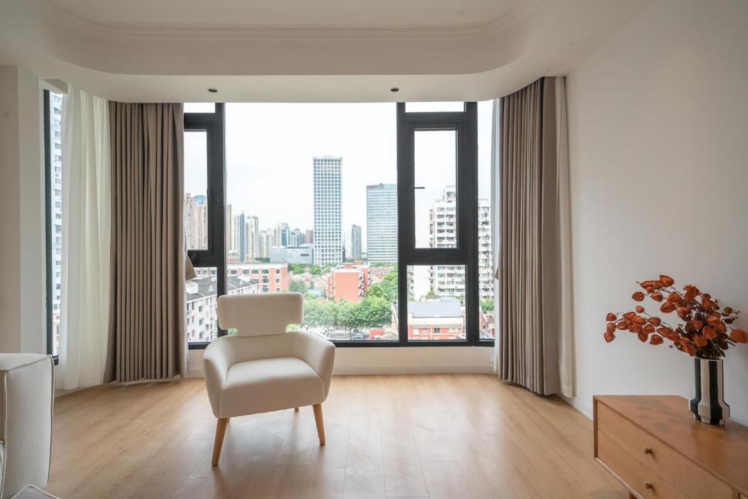 Huangpu Apartment | EHUB - Bright Chic 3Bedroom with High Floor at Lujiabang Subway
