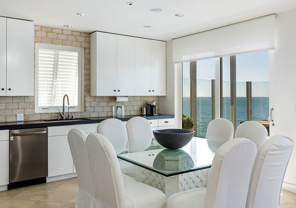 Photo of Livingroom in Central Malibu