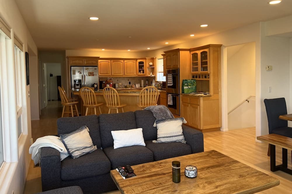Photo of Livingroom in Happy Hill