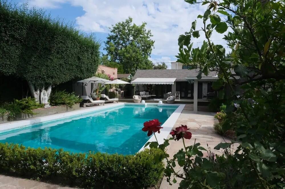 Photo of Outdoor in Valley Village