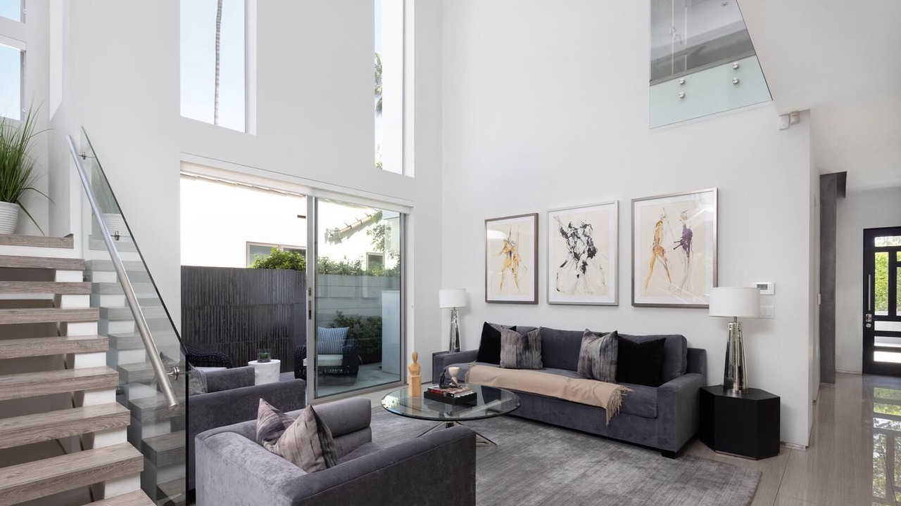 Photo of Livingroom in Beverly Grove