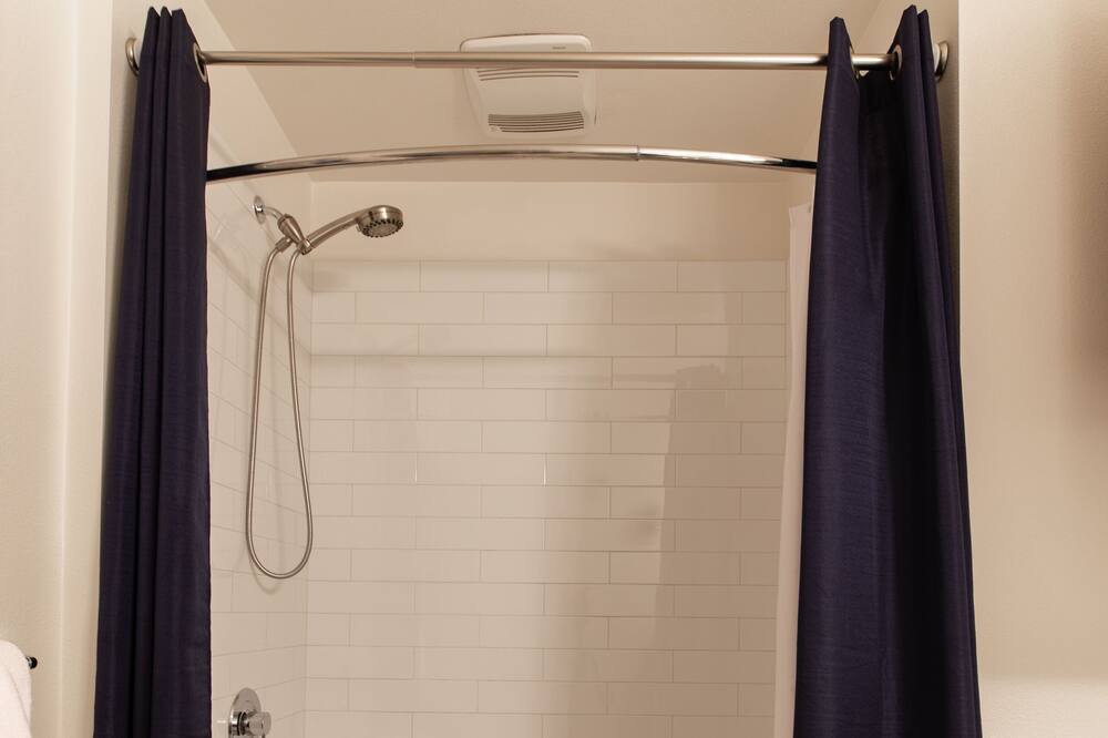 Photo of Bathroom in Del Aire