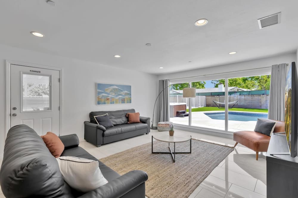 Photo of Livingroom in Southwest Anaheim
