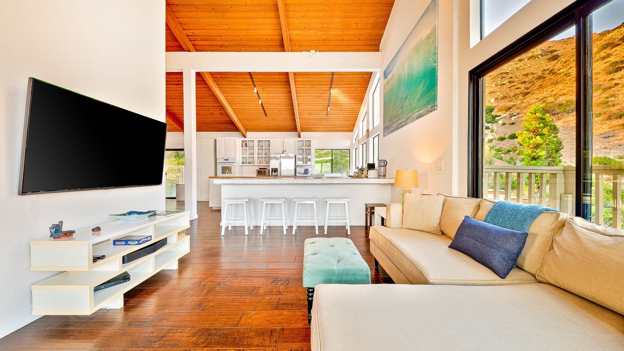 Photo of Livingroom in Western Malibu