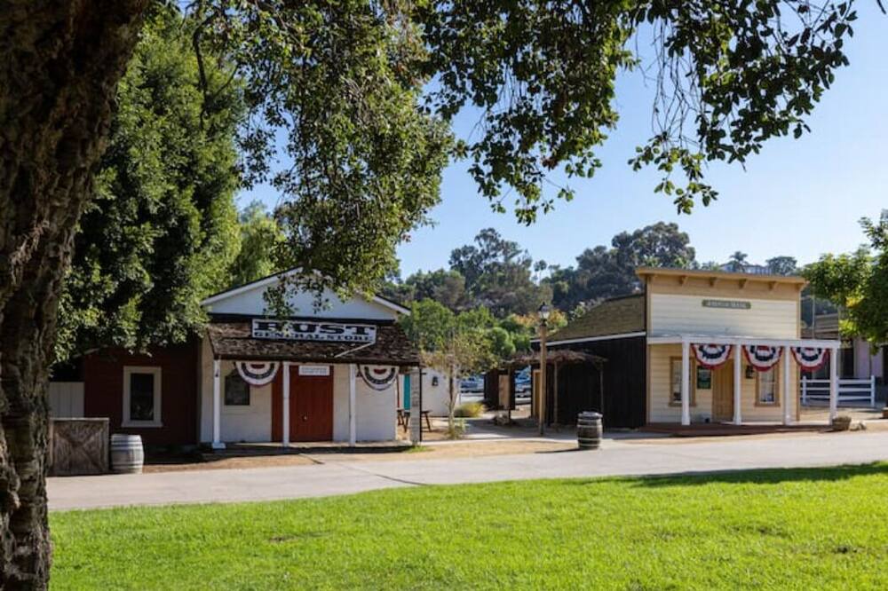 Photo of Outdoor in Midway District