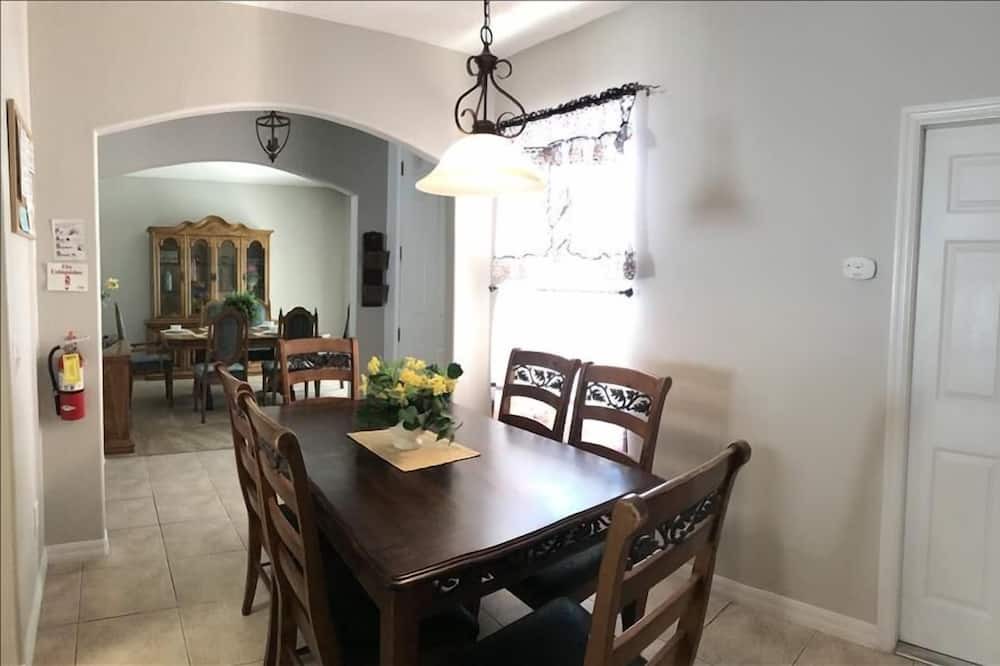 Photo of Kitchen in Sunset Ridge