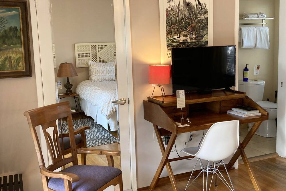 Photo of Bedroom in Del Rey Oaks