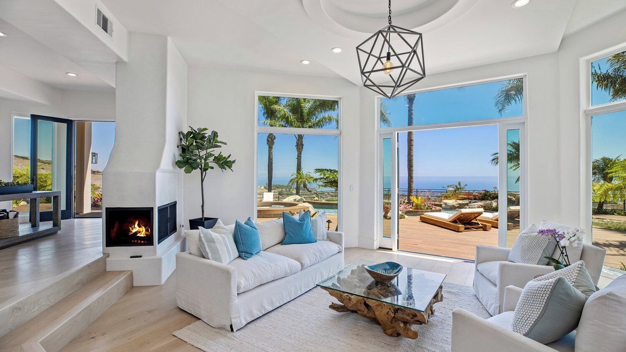 Photo of Livingroom in Central Malibu