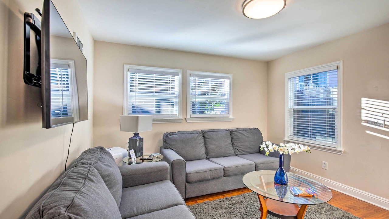Photo of Livingroom in Cortez Hill