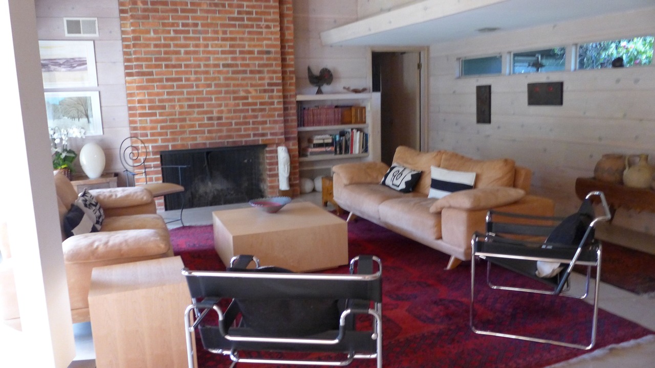 Photo of Livingroom in Leland Manor