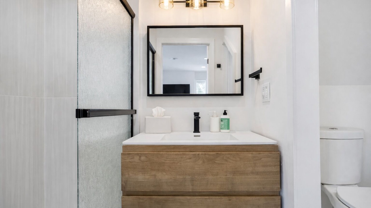 Photo of Bathroom in Downtown Los Angeles