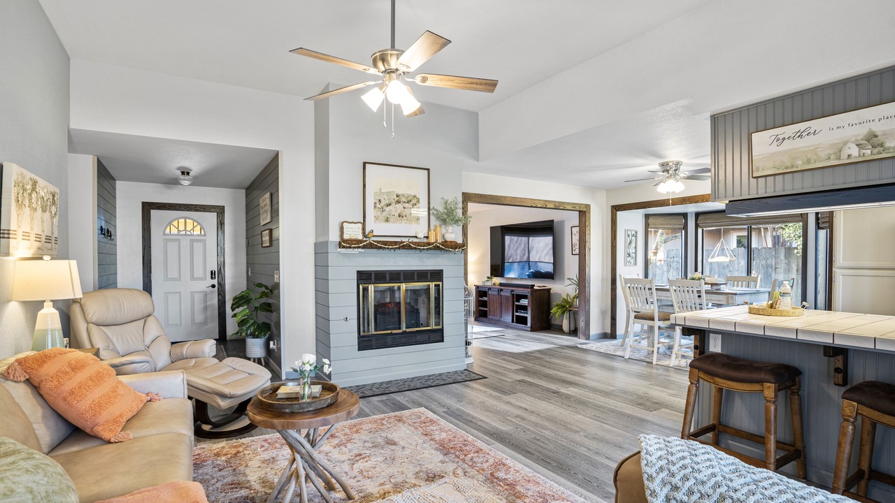Photo of Livingroom in Redding