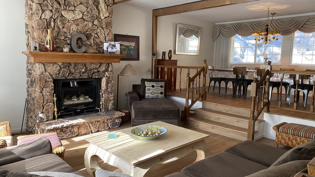 Photo of Livingroom in Round Hill Village