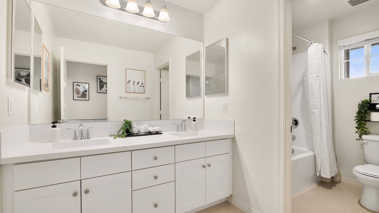 Photo of Bathroom in Allied Gardens