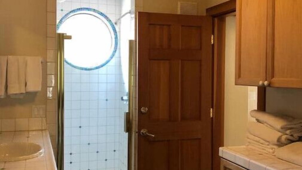 Photo of Bathroom in El Portal