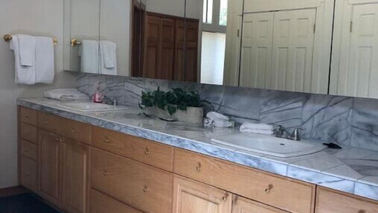 Photo of Bathroom in El Portal