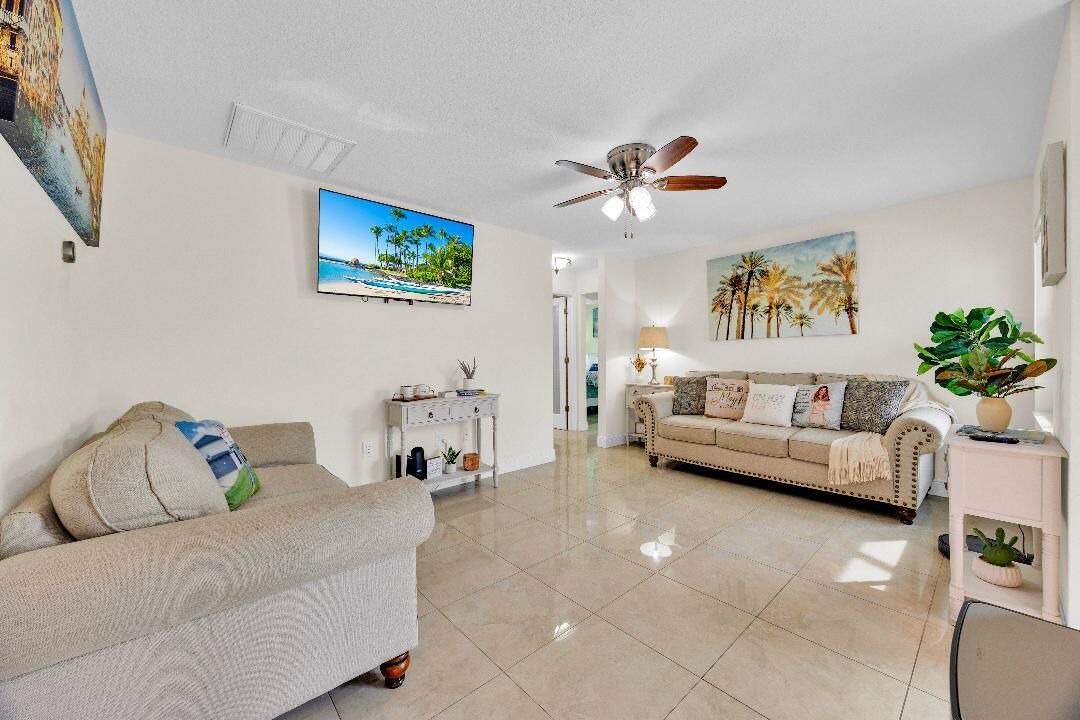 Photo of Livingroom in West Haven