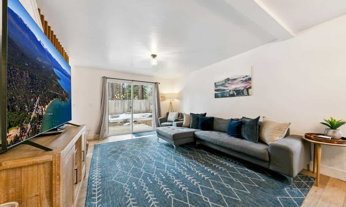 Photo of Livingroom in North Upper Truckee