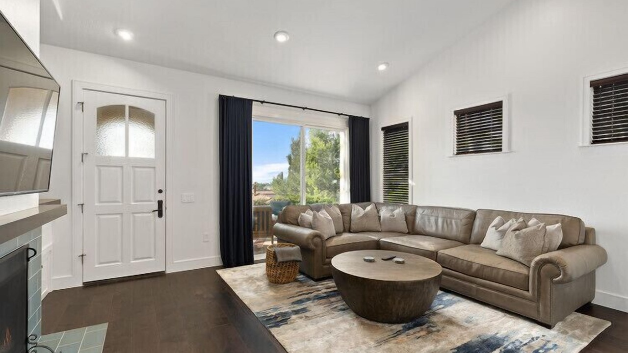 Photo of Livingroom in Newport Coast