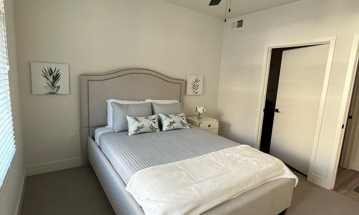 Photo of Bedroom in Platinum Triangle