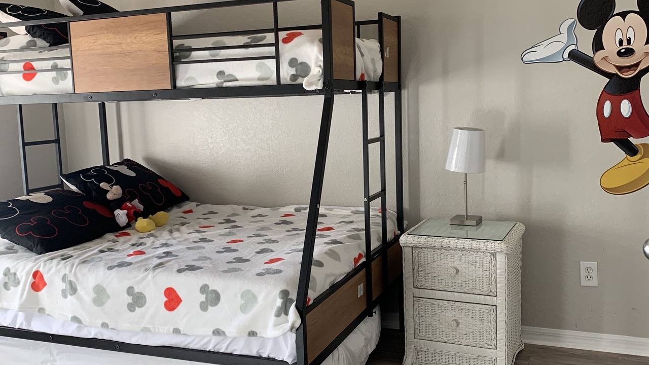 Photo of Bedroom in Lake Davenport Estates