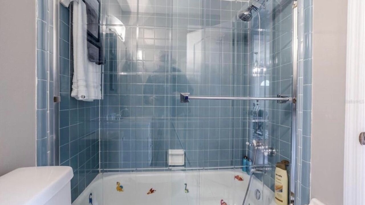 Photo of Bathroom in Buena Ventura Lakes