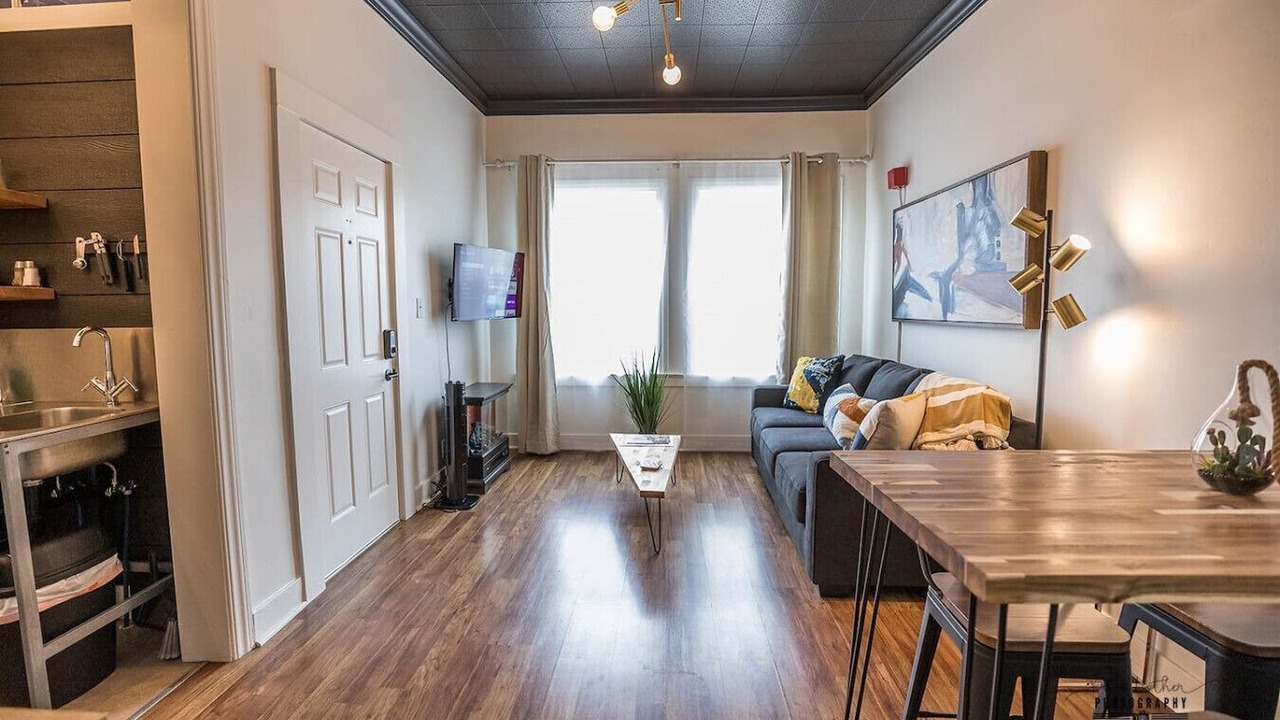 Photo of Livingroom in Downtown