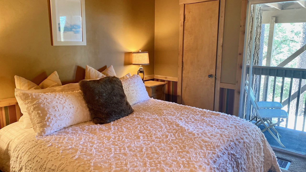 Photo of Bedroom in Pine Mountain Club