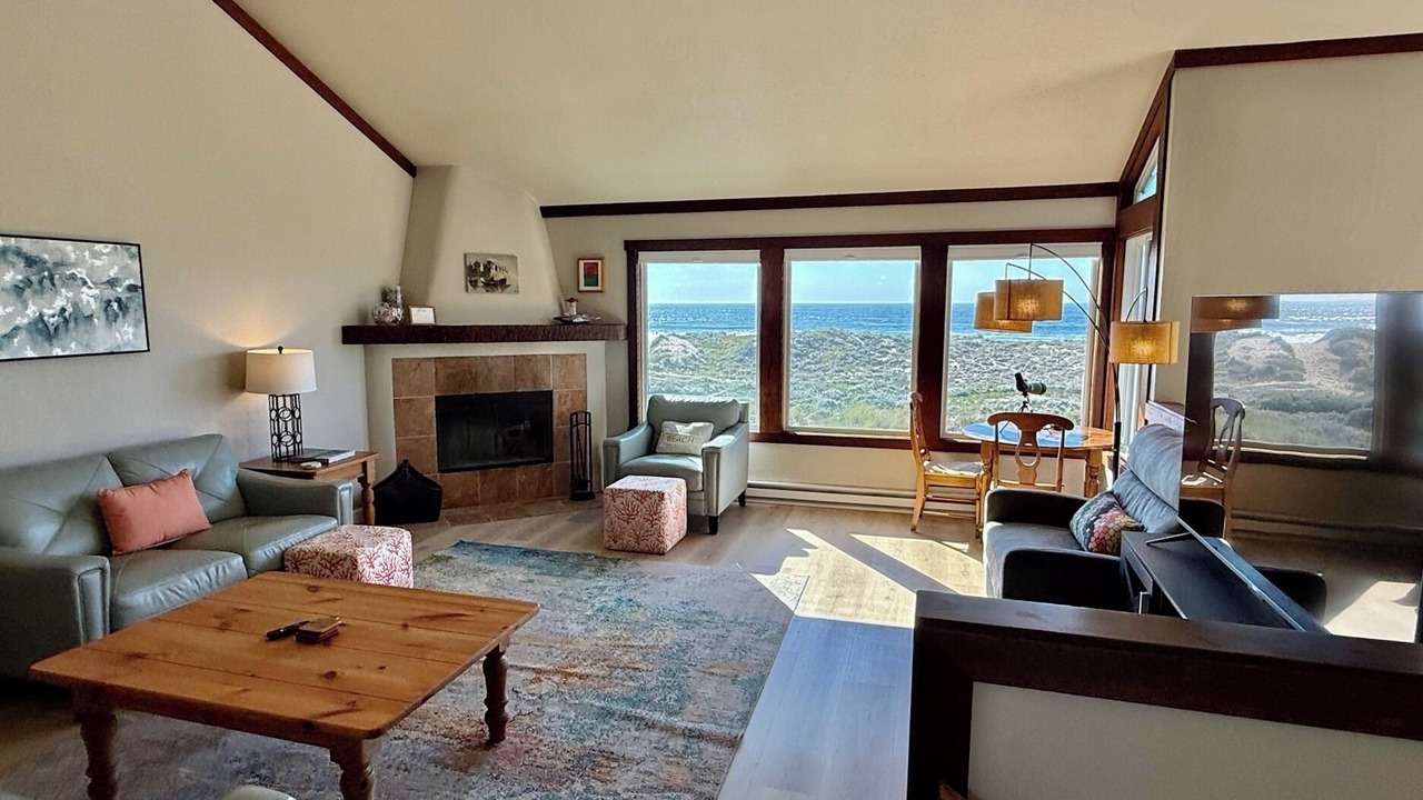 Photo of Livingroom in Castroville