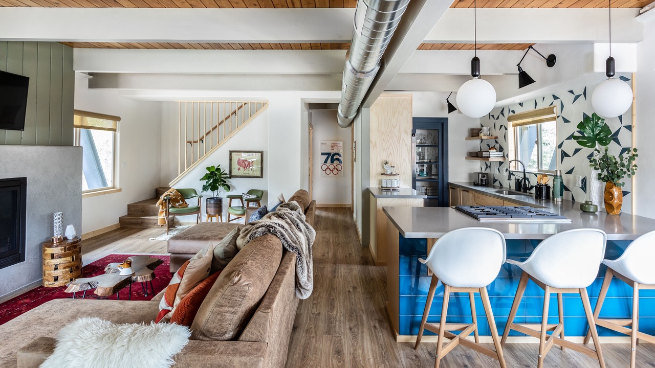 Photo of Livingroom in Serene Lakes