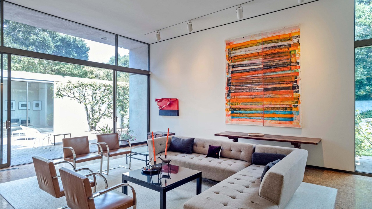 Photo of Livingroom in Golden Quadrangle