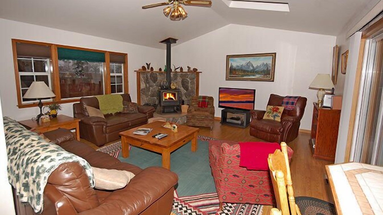 Photo of Livingroom in Montgomery Estates