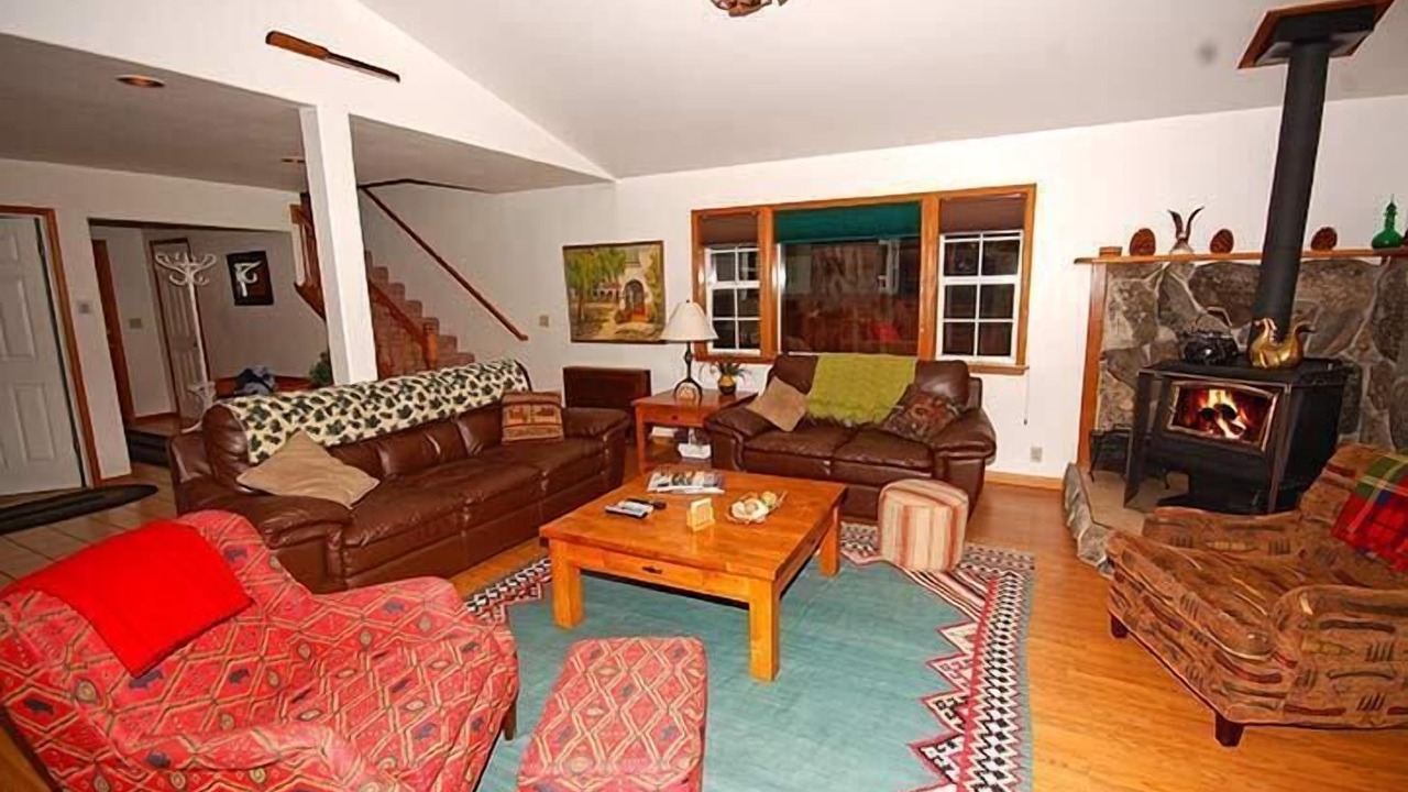Photo of Livingroom in Montgomery Estates