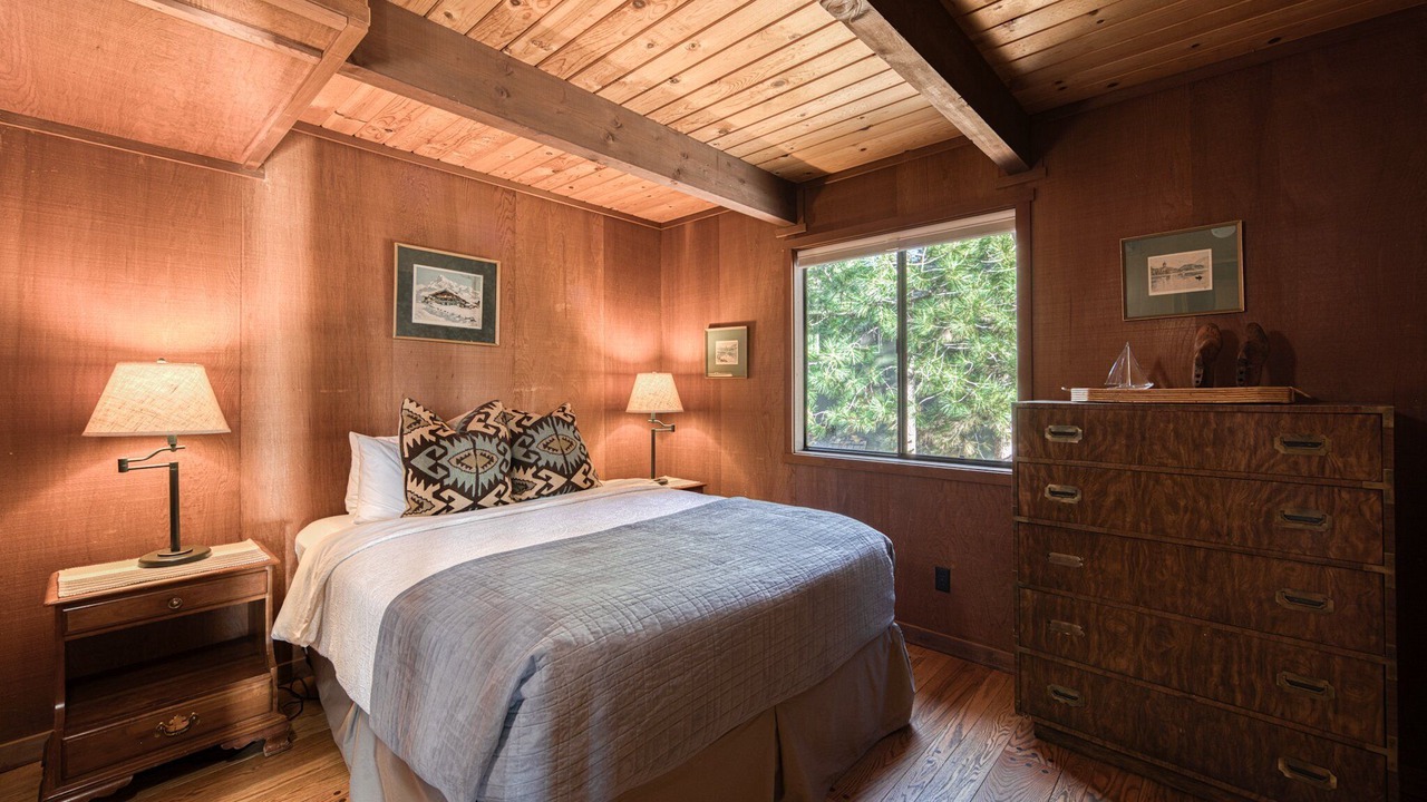 Photo of Bedroom in Lake Forest