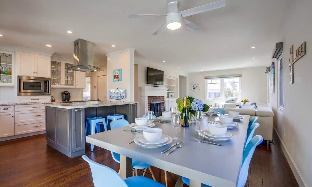 Photo of Bedroom in Village of La Jolla