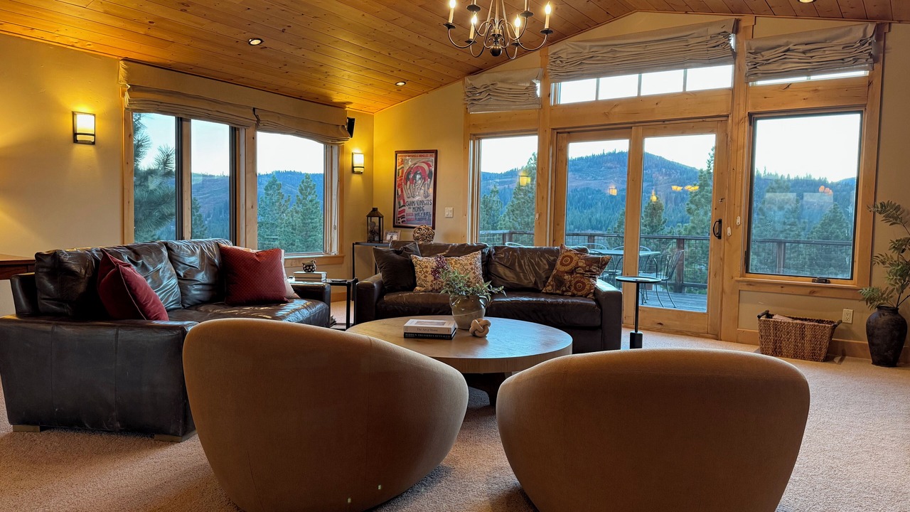 Photo of Livingroom in Truckee